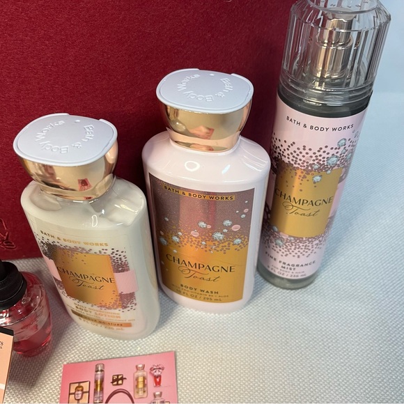Bath & Bodyworks Bundle and Tote Bag Giveaway - Retail $140 - Picture 7 of 9
